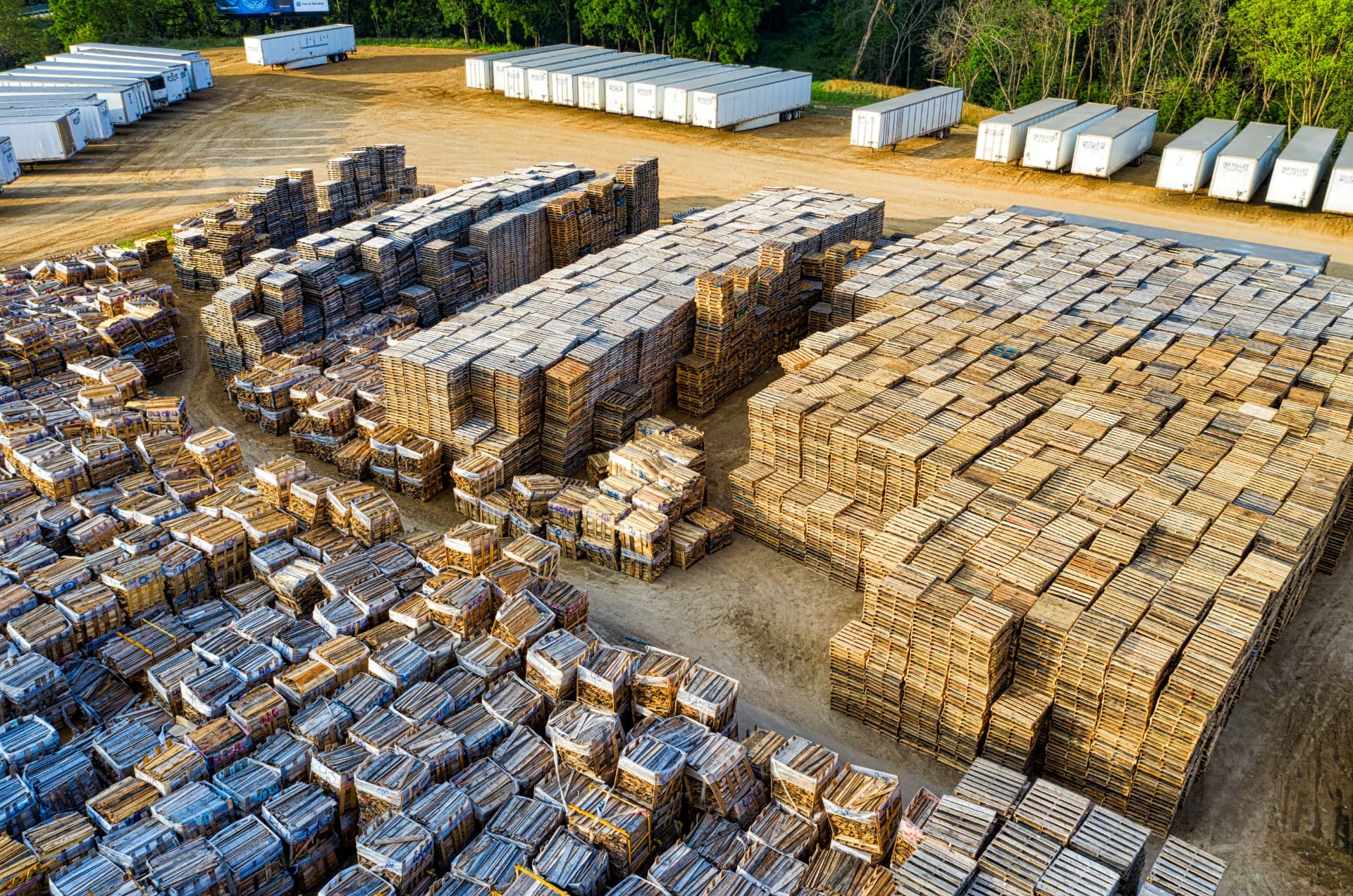 Fuhrpark, Maschinen und Lagerfläche von Schweinert Transporte